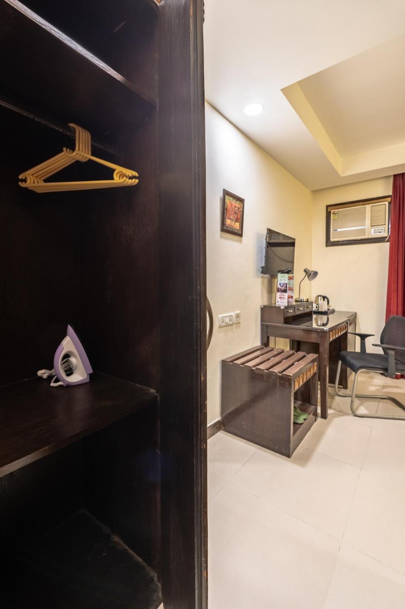 Lime Stays B&B Gk-2 At Greater Kailash Metro South Delhi Nearby Saket Select City New Delhi Exterior photo